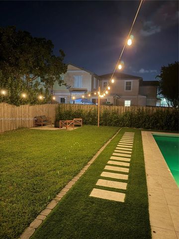 2945 SE 3rd St, Homestead, FL 33033
