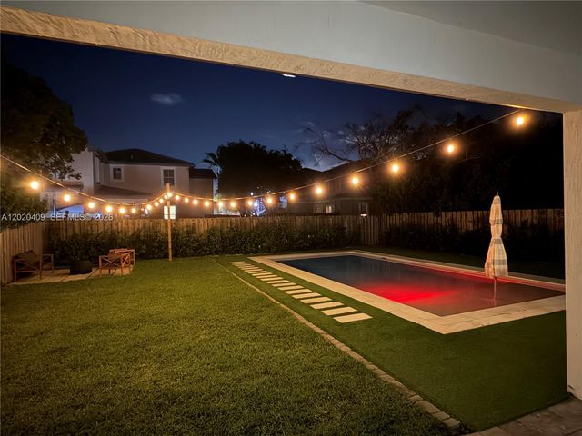 2945 SE 3rd St, Homestead, FL 33033