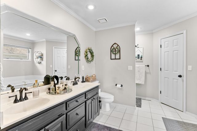 840 E Gaslight Drive, Springfield, MO 65810