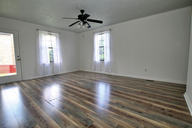 2117 Mockingbird Ln Apt A, Springfield, TN 37172