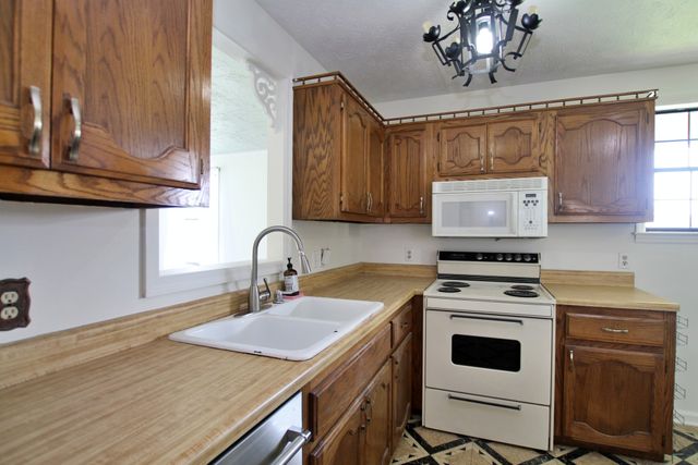 2117 Mockingbird Ln Apt A, Springfield, TN 37172