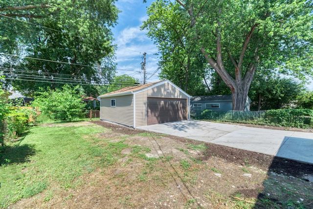 8916 S Sacramento Avenue, Evergreen Park, IL 60805