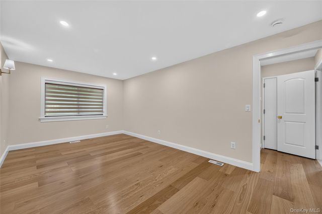 66 Chestnut Hill, Roslyn, NY 11576