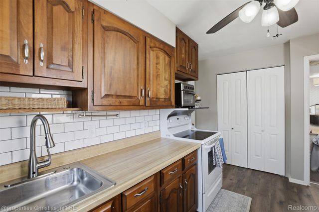 2920 Hubbard Street, Dearborn, MI 48124
