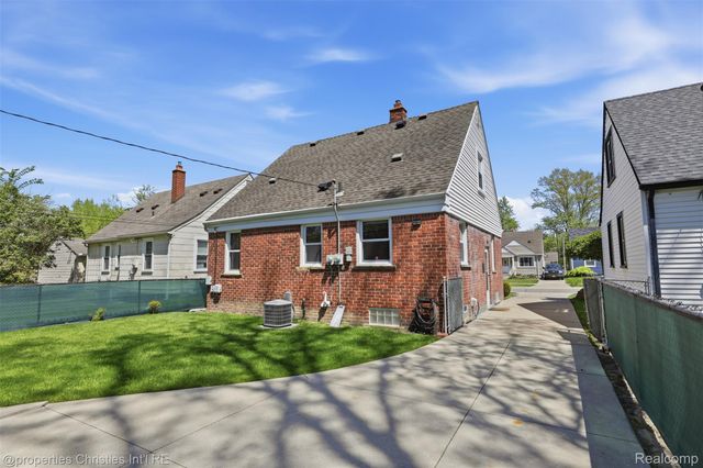 2920 Hubbard Street, Dearborn, MI 48124