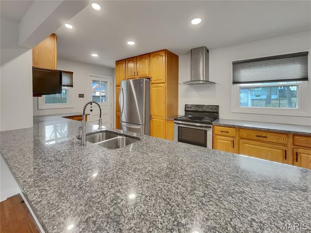 1117 Tompkins Street, St Charles, MO 63301