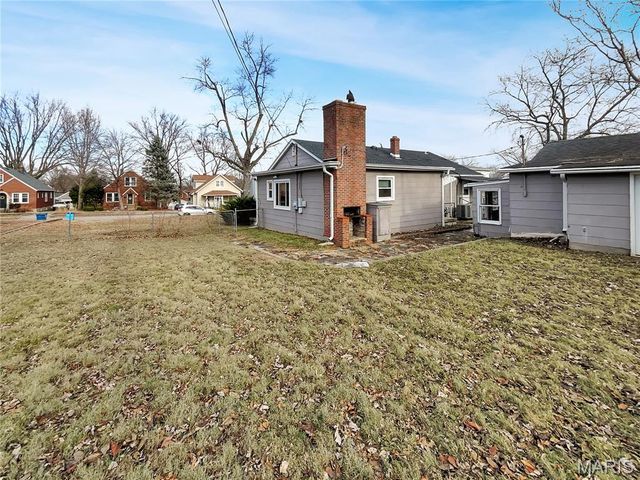 1117 Tompkins Street, St Charles, MO 63301