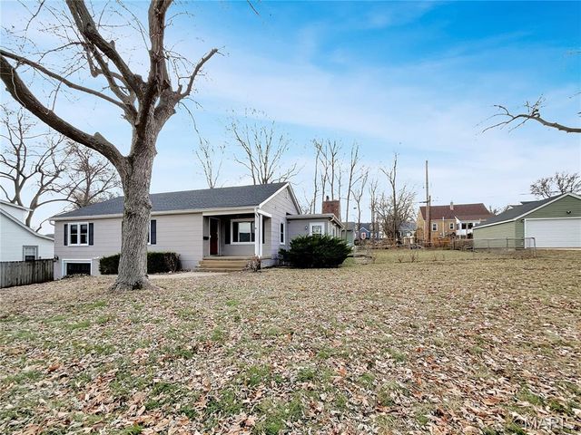 1117 Tompkins Street, St Charles, MO 63301