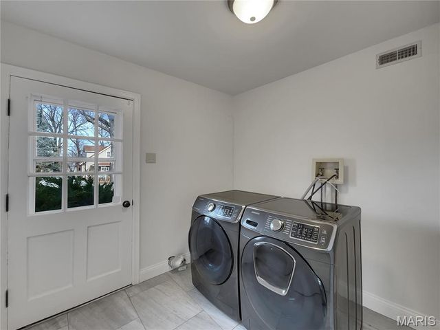 1117 Tompkins Street, St Charles, MO 63301