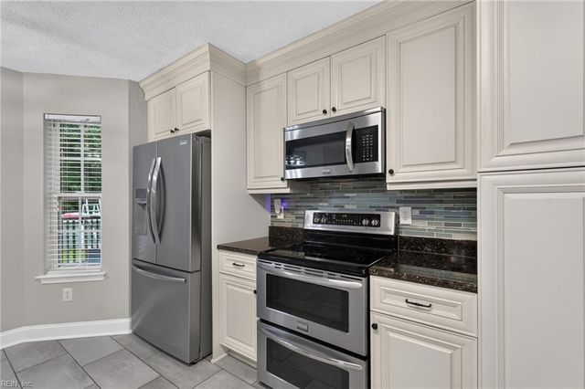 30 Meadow Creek DR, Newport News, VA 23608