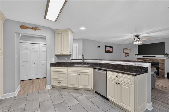 30 Meadow Creek DR, Newport News, VA 23608
