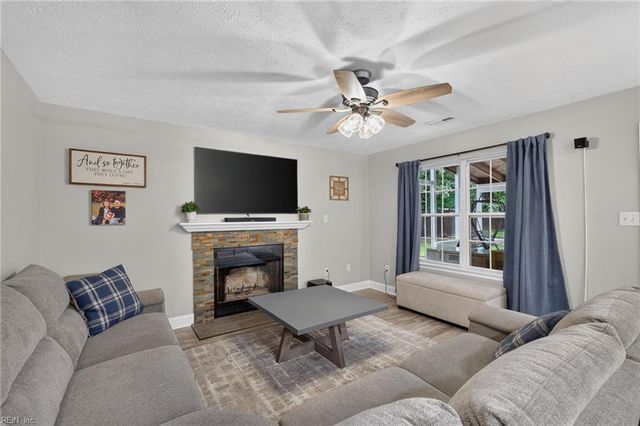 30 Meadow Creek DR, Newport News, VA 23608