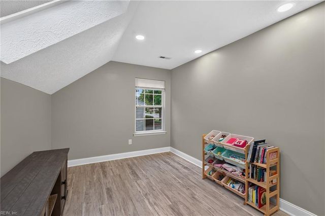 30 Meadow Creek DR, Newport News, VA 23608