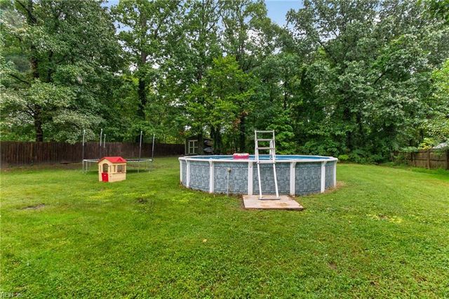30 Meadow Creek DR, Newport News, VA 23608