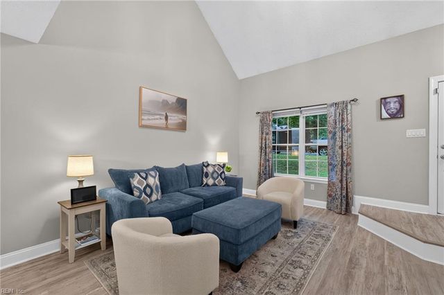30 Meadow Creek DR, Newport News, VA 23608