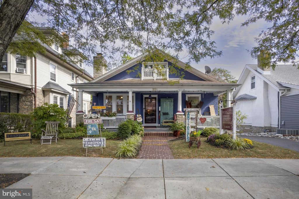 221 S EASTON RD, Glenside, PA 19038