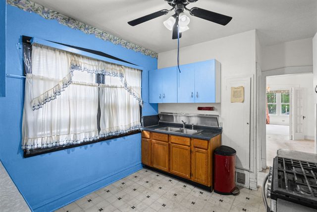 8617 S Loomis Boulevard, Chicago, IL 60620