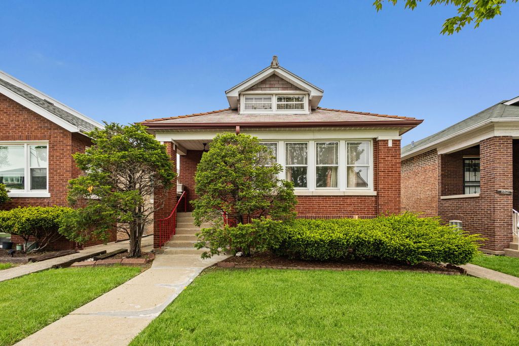 8617 S Loomis Boulevard, Chicago, IL 60620
