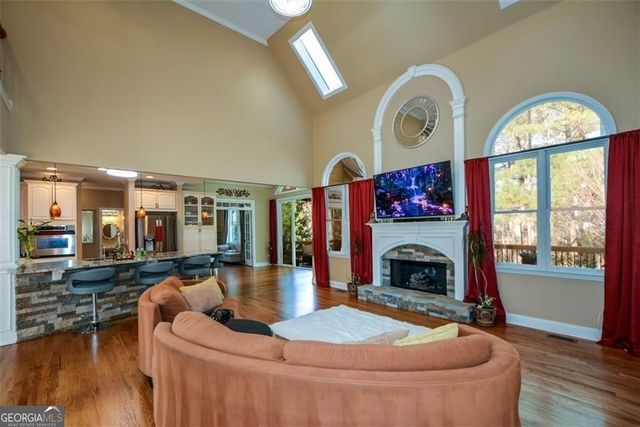 515 Hillcrest View Drive NE, Suwanee, GA 30024