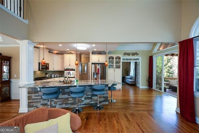 515 Hillcrest View Drive NE, Suwanee, GA 30024