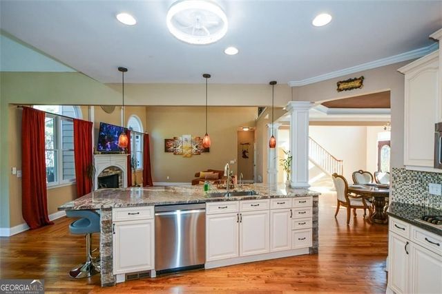 515 Hillcrest View Drive NE, Suwanee, GA 30024