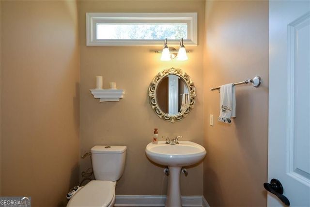 515 Hillcrest View Drive NE, Suwanee, GA 30024