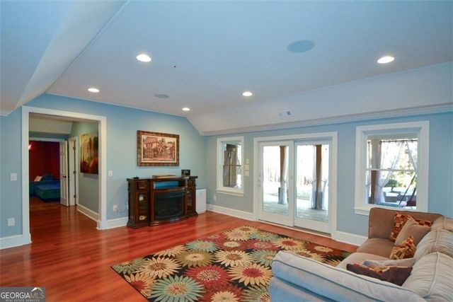 515 Hillcrest View Drive NE, Suwanee, GA 30024