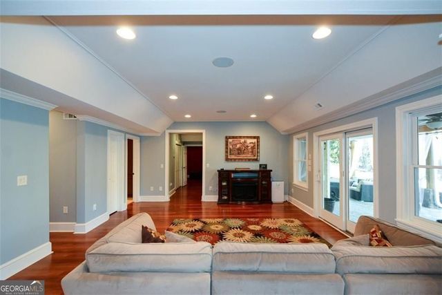 515 Hillcrest View Drive NE, Suwanee, GA 30024