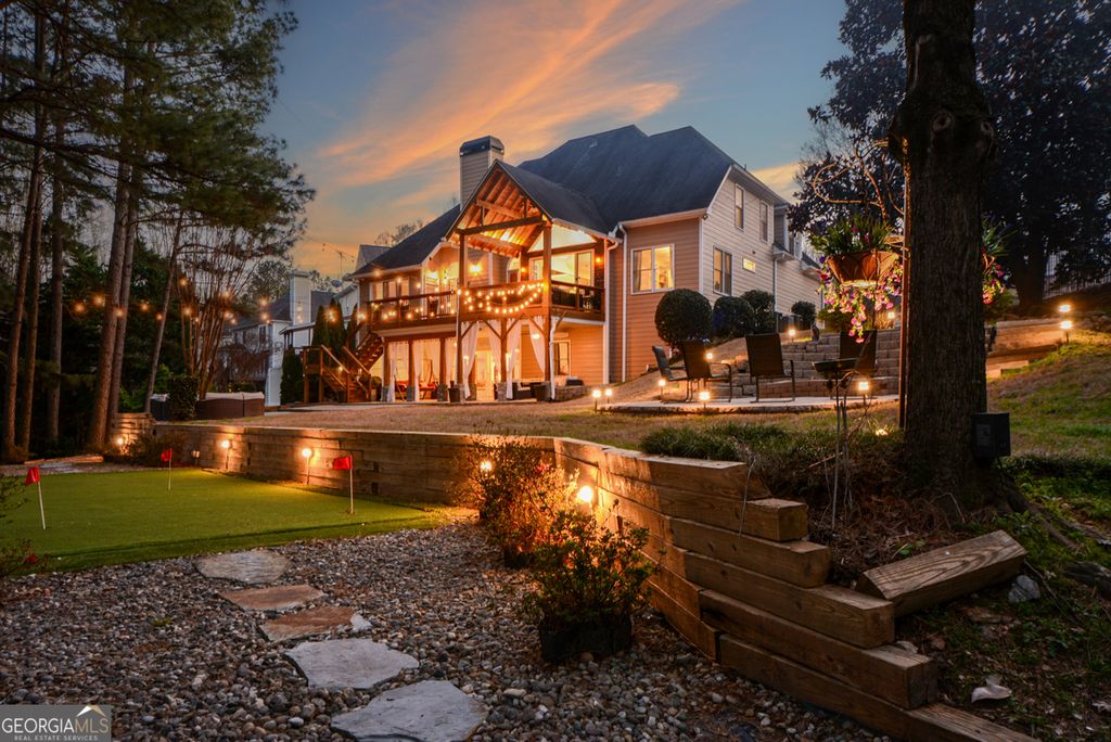 515 Hillcrest View Drive NE, Suwanee, GA 30024