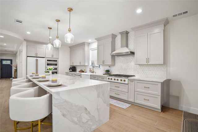 3 Forest Perch Place, The Woodlands, TX 77382