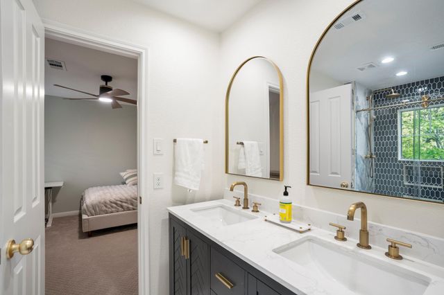 3 Forest Perch Place, The Woodlands, TX 77382