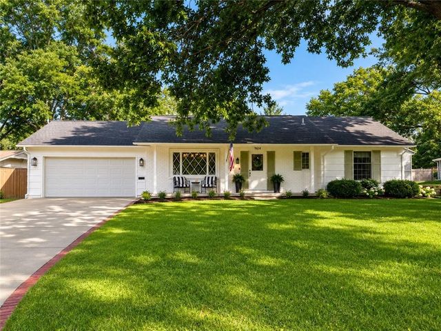 9614 Mohawk Drive, Overland Park, KS 66206