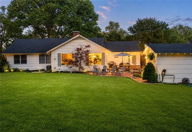 9614 Mohawk Drive, Overland Park, KS 66206