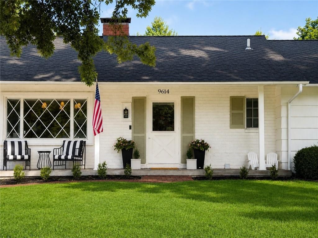 9614 Mohawk Drive, Overland Park, KS 66206