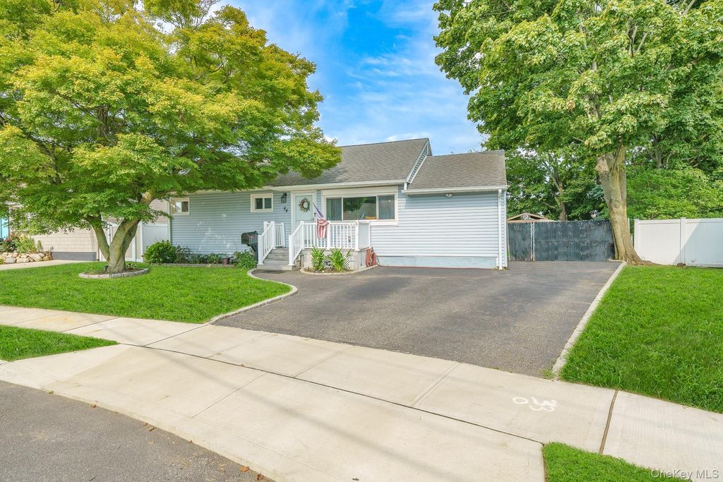 64 Frank Street, Lindenhurst, NY 11757 — exterior