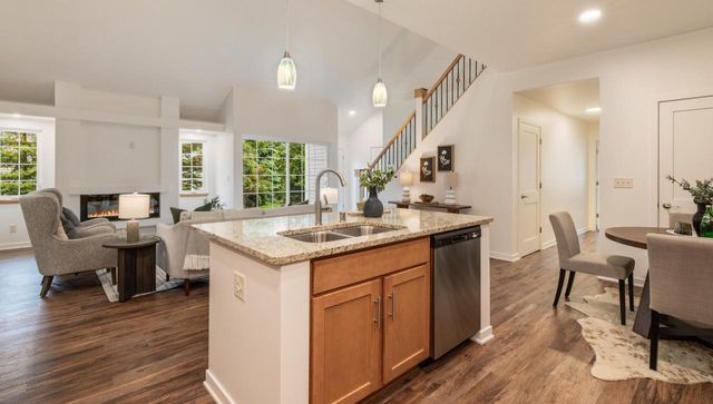 2728 Pond DRIVE, Saint Francis, WI 53235