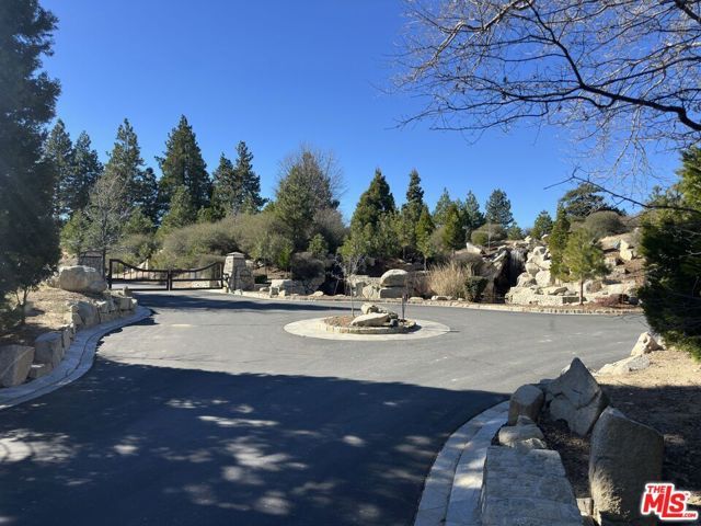 101 Mill Pond Road, Lake Arrowhead, CA 92352