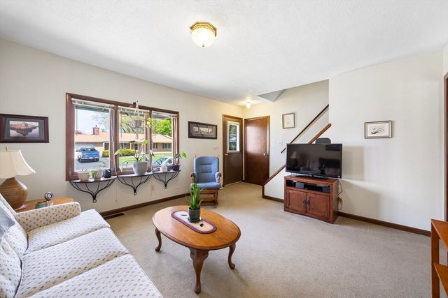62 Lincoln Avenue, South Hadley, MA 01075
