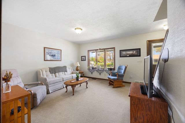 62 Lincoln Avenue, South Hadley, MA 01075