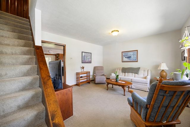 62 Lincoln Avenue, South Hadley, MA 01075
