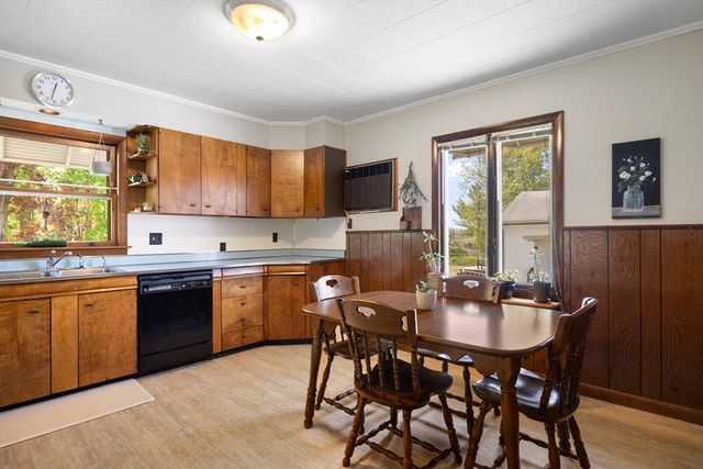 62 Lincoln Avenue, South Hadley, MA 01075