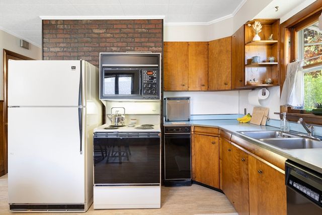 62 Lincoln Avenue, South Hadley, MA 01075