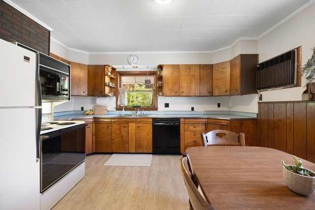 62 Lincoln Avenue, South Hadley, MA 01075