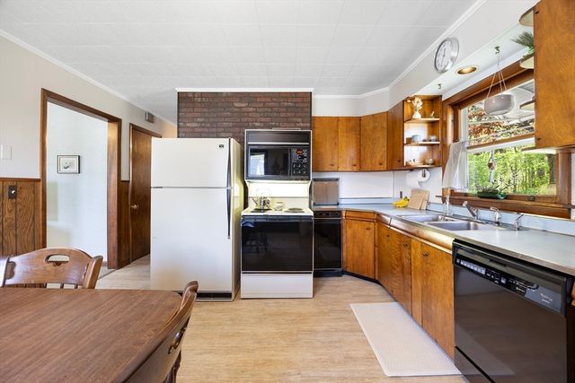 62 Lincoln Avenue, South Hadley, MA 01075