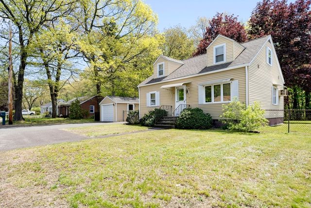 62 Lincoln Avenue, South Hadley, MA 01075