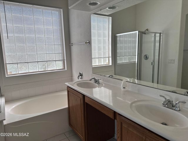 9579 E Corte Del Sol Brillante, Tucson, AZ 85748