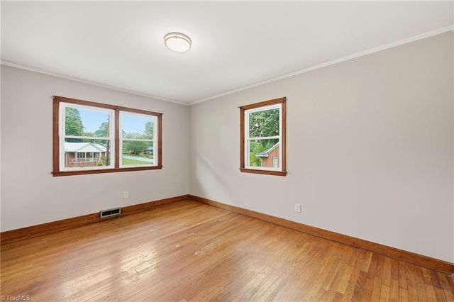 305 Meadowbrook Drive, Burlington, NC 27215