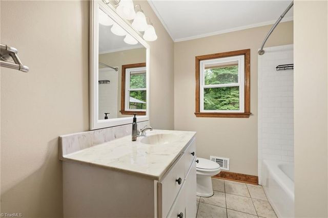 305 Meadowbrook Drive, Burlington, NC 27215