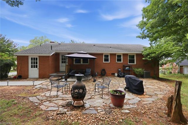 305 Meadowbrook Drive, Burlington, NC 27215