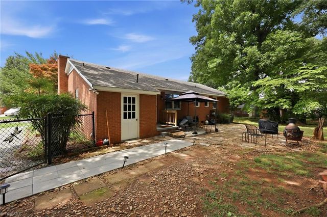 305 Meadowbrook Drive, Burlington, NC 27215
